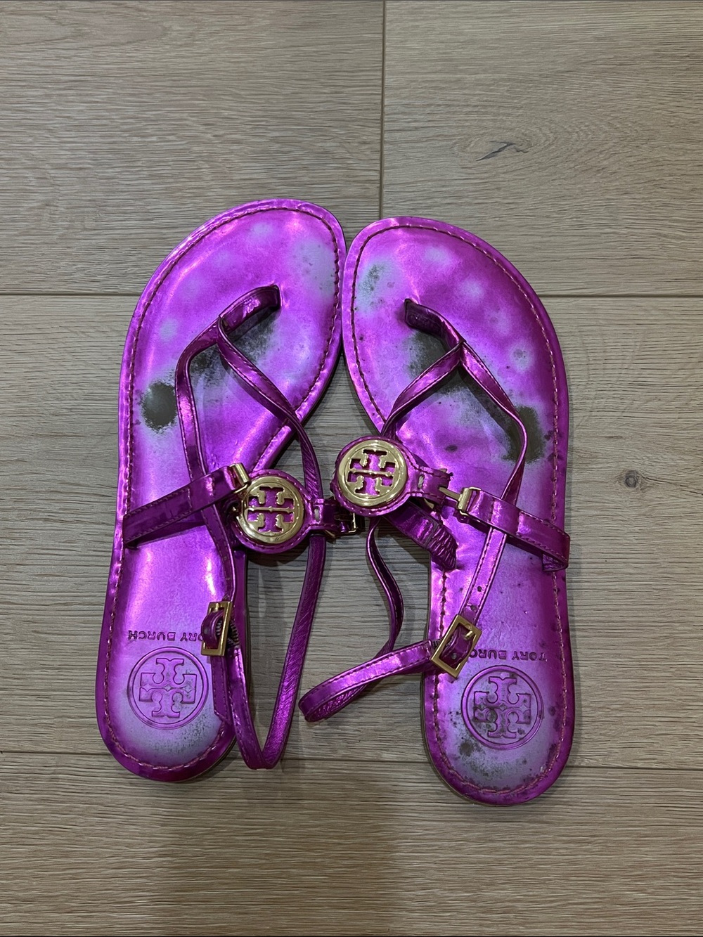 Tory Burch Metallic Fuchsia Logo Thong Sandals size 6.5